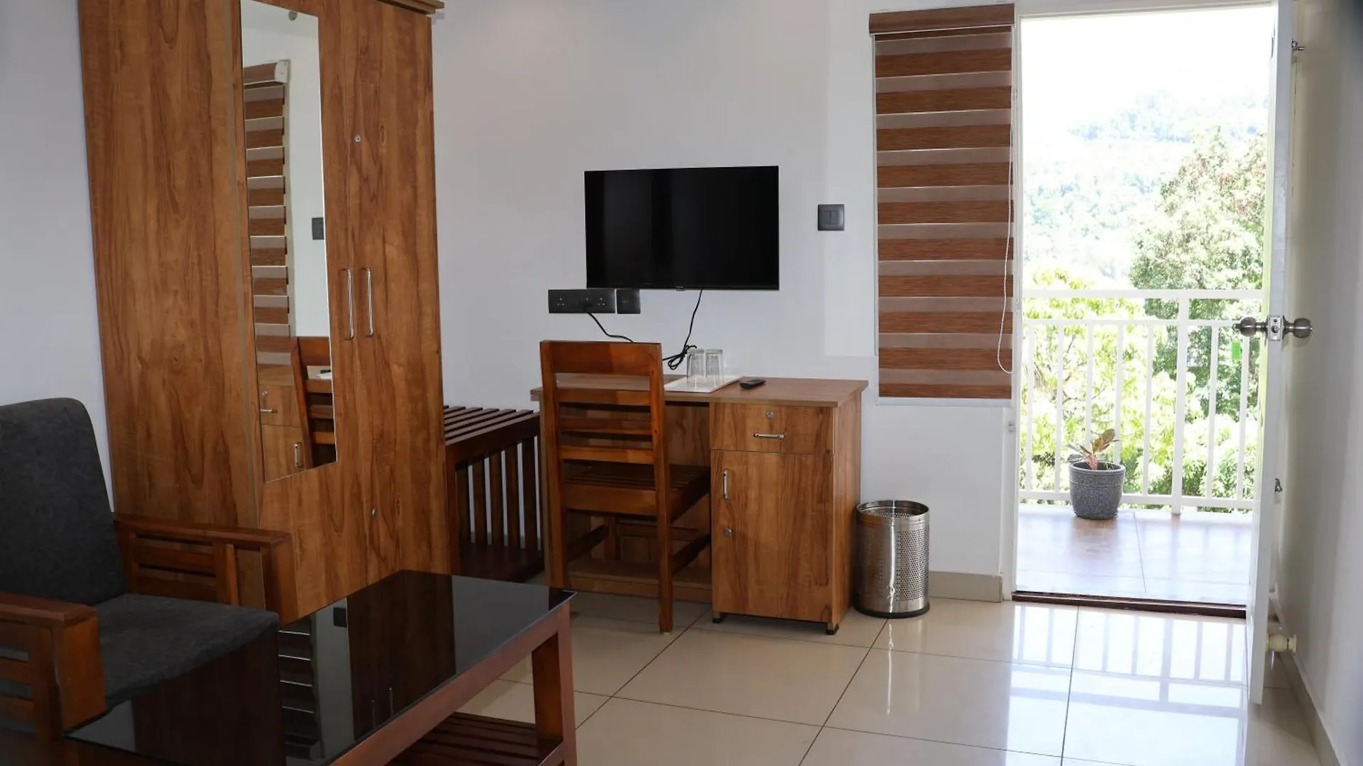 Strawberry Hills Resort Munnar