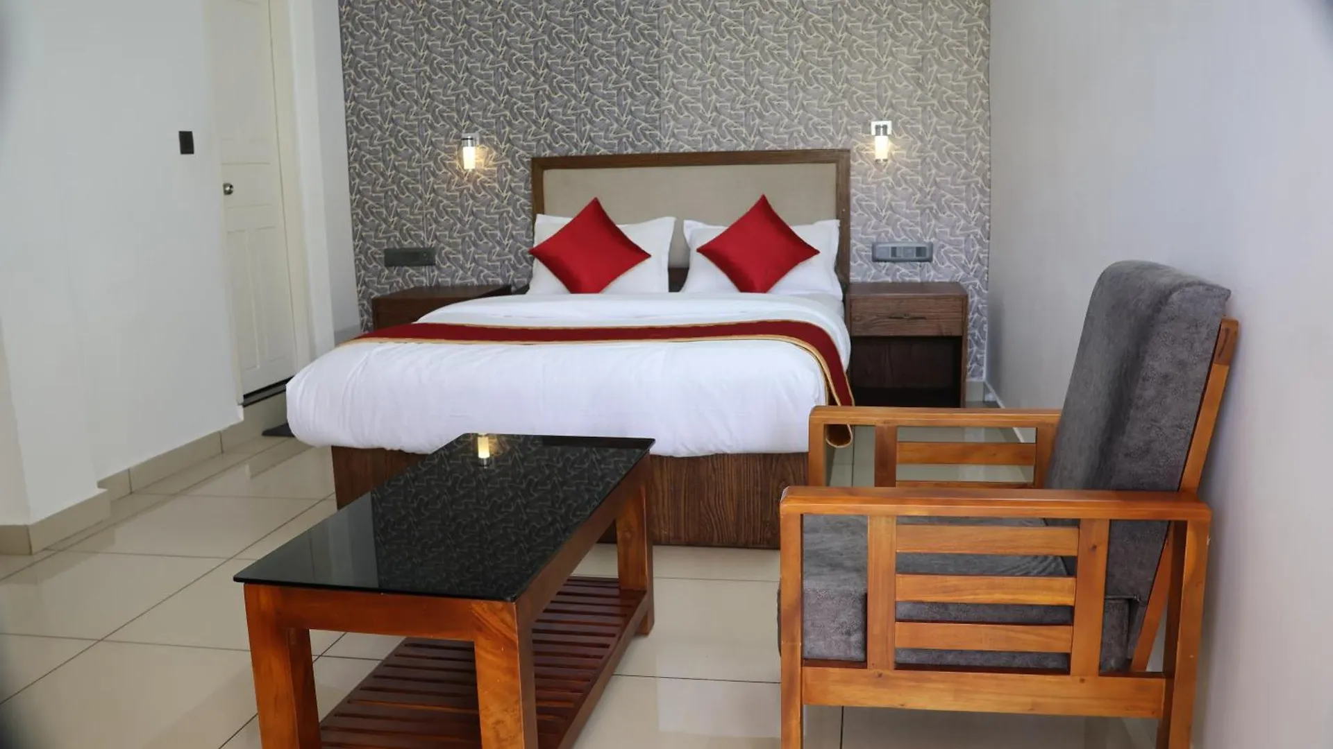 Strawberry Hills Resort Munnar
