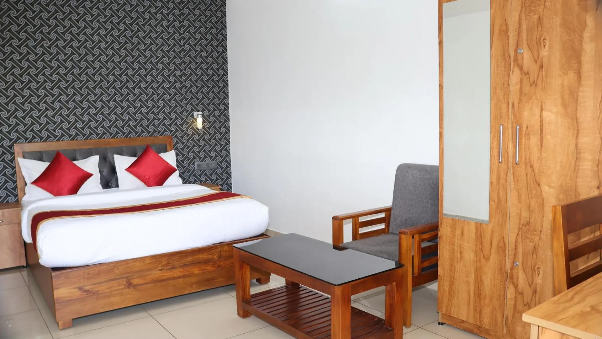 Strawberry Hills Resort Munnar