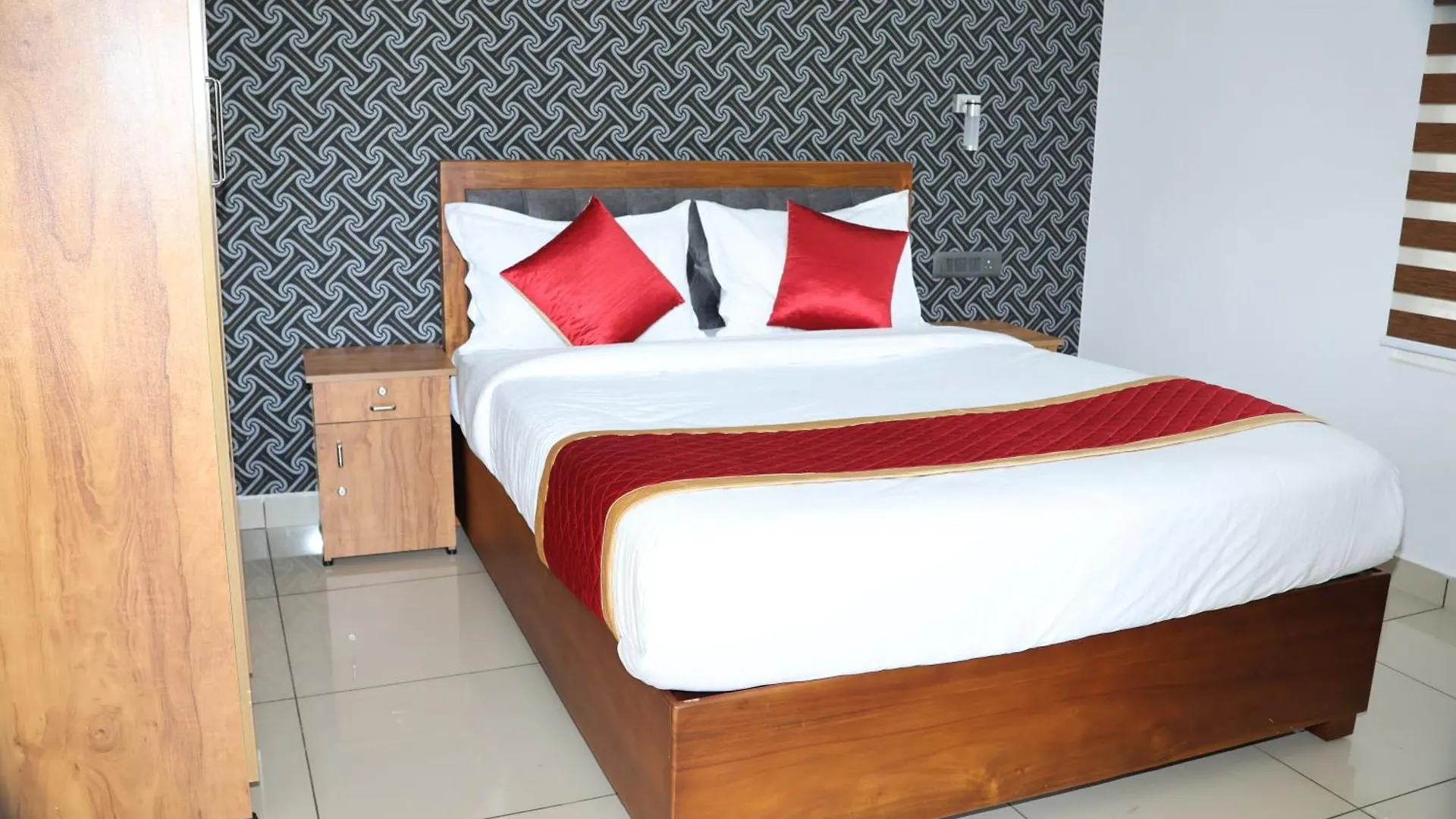 Strawberry Hills Resort Munnar