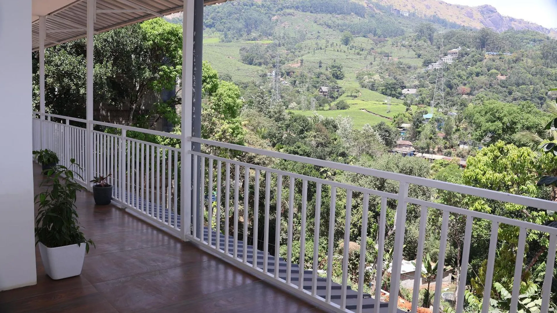 Strawberry Hills Resort Munnar